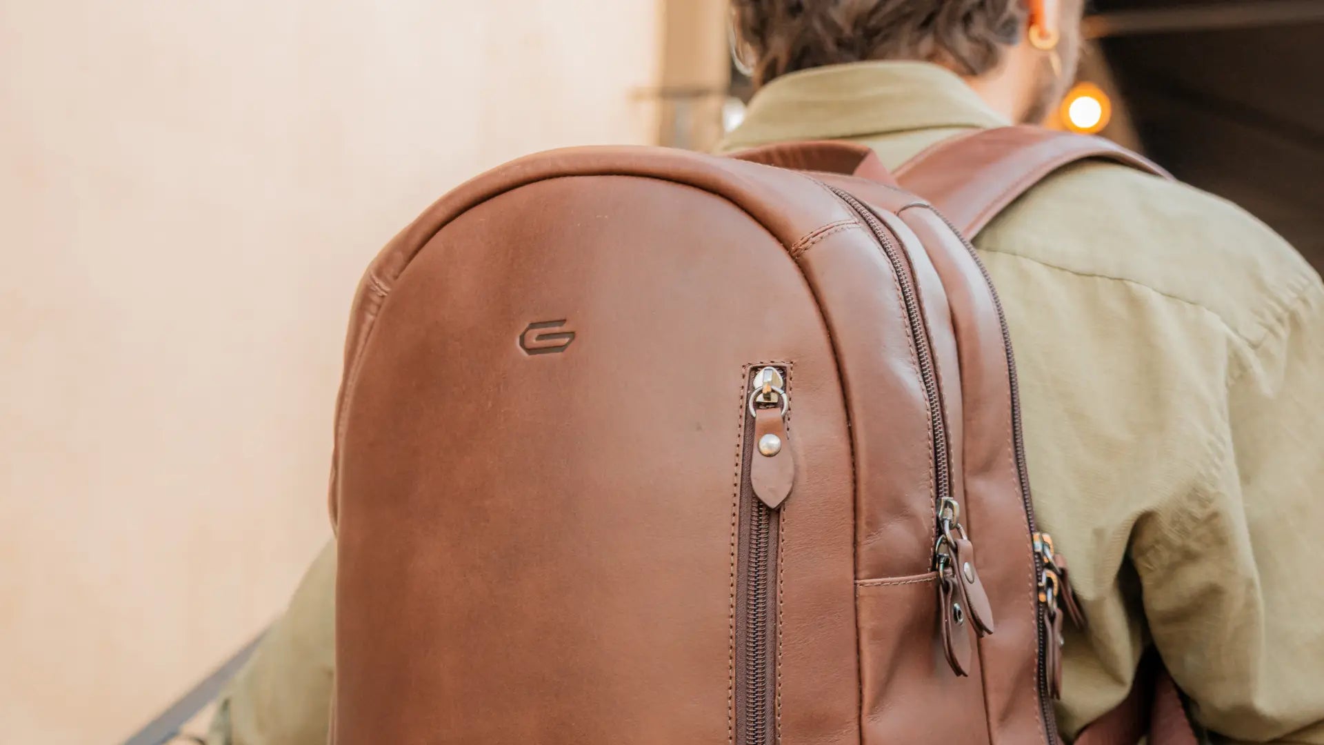 Mochila de couro legítimo para uso urbano da marca Garbano