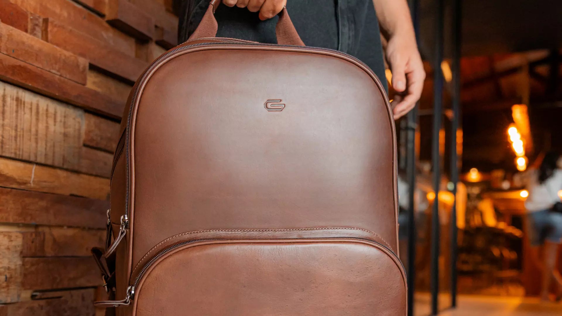 como escolher mochila em couro legítimo masculina