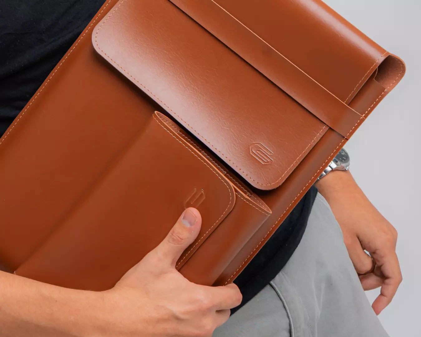 kit para notebook sendo usado em ambiente de trabalho