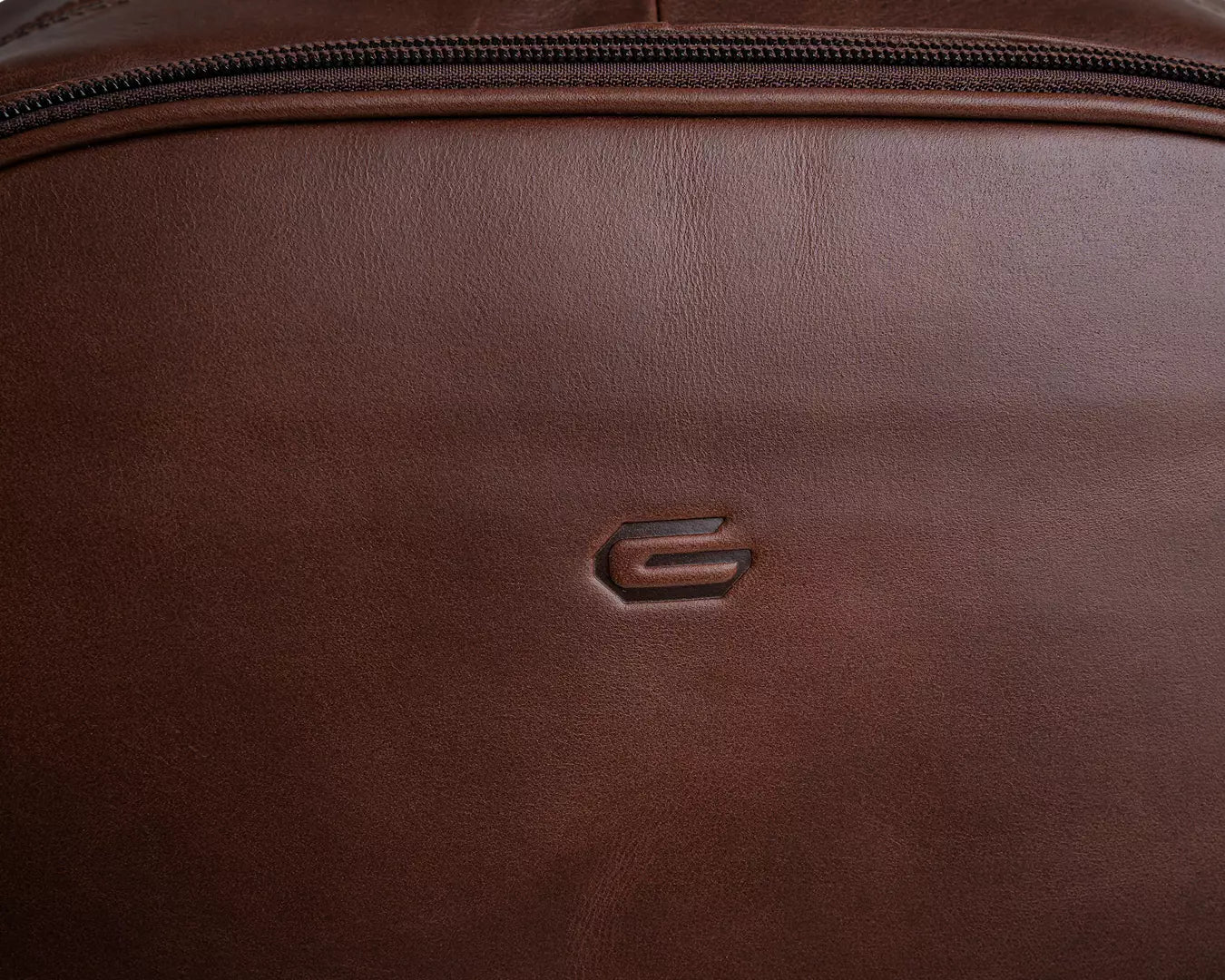logo da garbano estampado na mochila executiva giorgio em couro legítimo