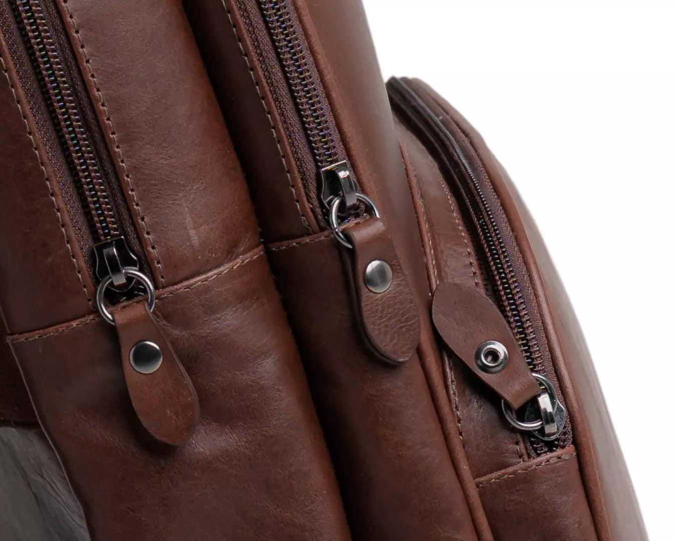 mochila de couro com organização interna para trabalho